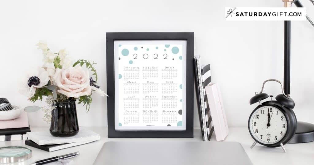 2022 Year at a glance calendar Cute green dots by SaturdayGift