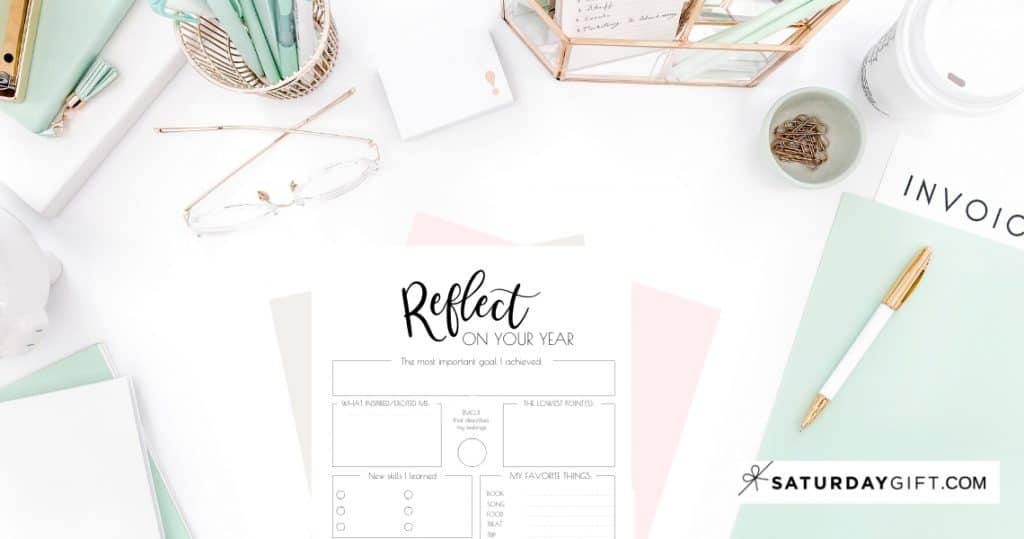 The End of the year reflection is a great way to learn from the past before setting new goals and set yourself for success. Here's how to do to end of the year review + free printable worksheet