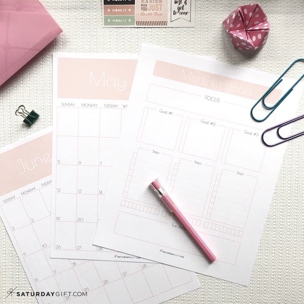 Monthly goals worksheets and calendar sheets Light Pink | Plan and achieve your monthly goals with the monthly goals planner free printable. | Planner insert | Goal Planning | Goal setting | Goal Achieving | Goal getter | Self Development | Personal Growth | How to set goals | How to achieve goals | SaturdayGift | Saturday gift #SaturdayGift