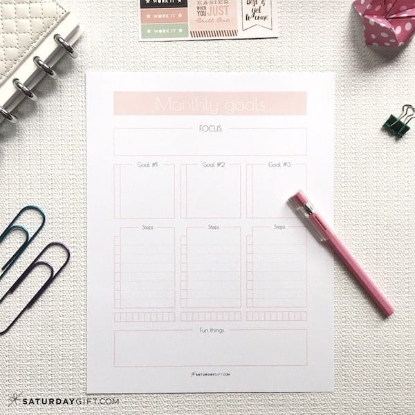 Monthly goals worksheet Light Pink | Plan and achieve your monthly goals with the monthly goals planner free printable. | Planner insert | Goal Planning | Goal setting | Goal Achieving | Goal getter | Self Development | Personal Growth | How to set goals | How to achieve goals | SaturdayGift | Saturday gift #SaturdayGift